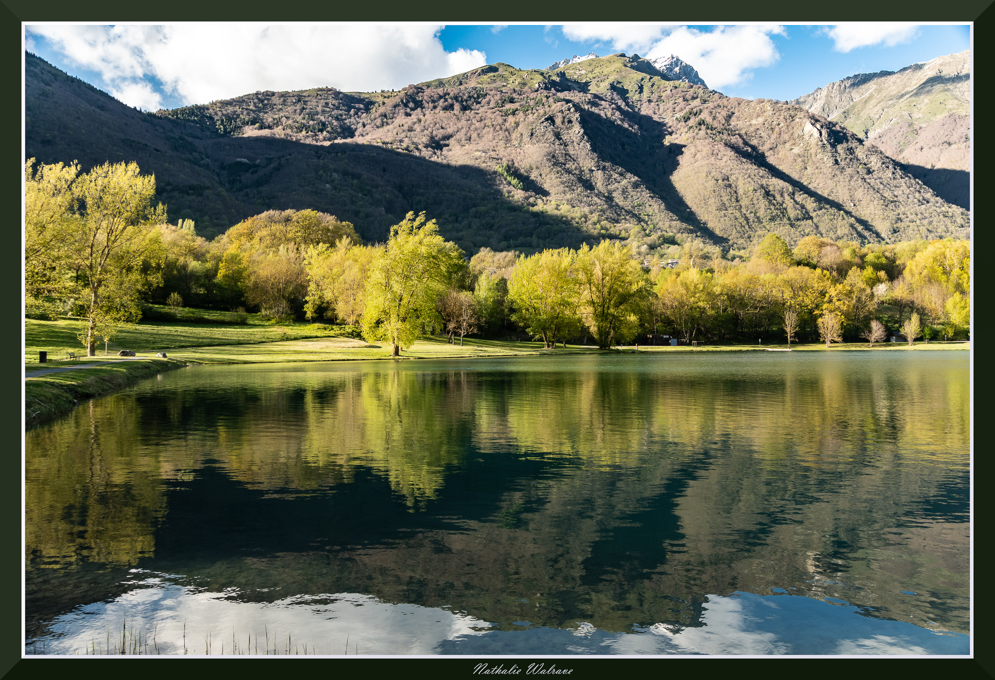 Reflet dans le plan d'eau de Valbonnais