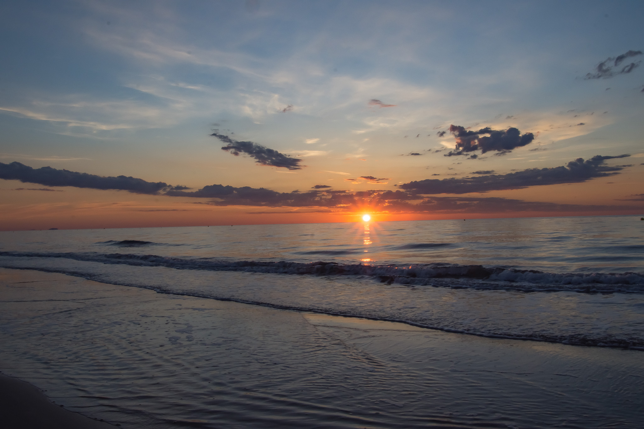 lever de soleil sur la plage de la Mateille à Gruissan